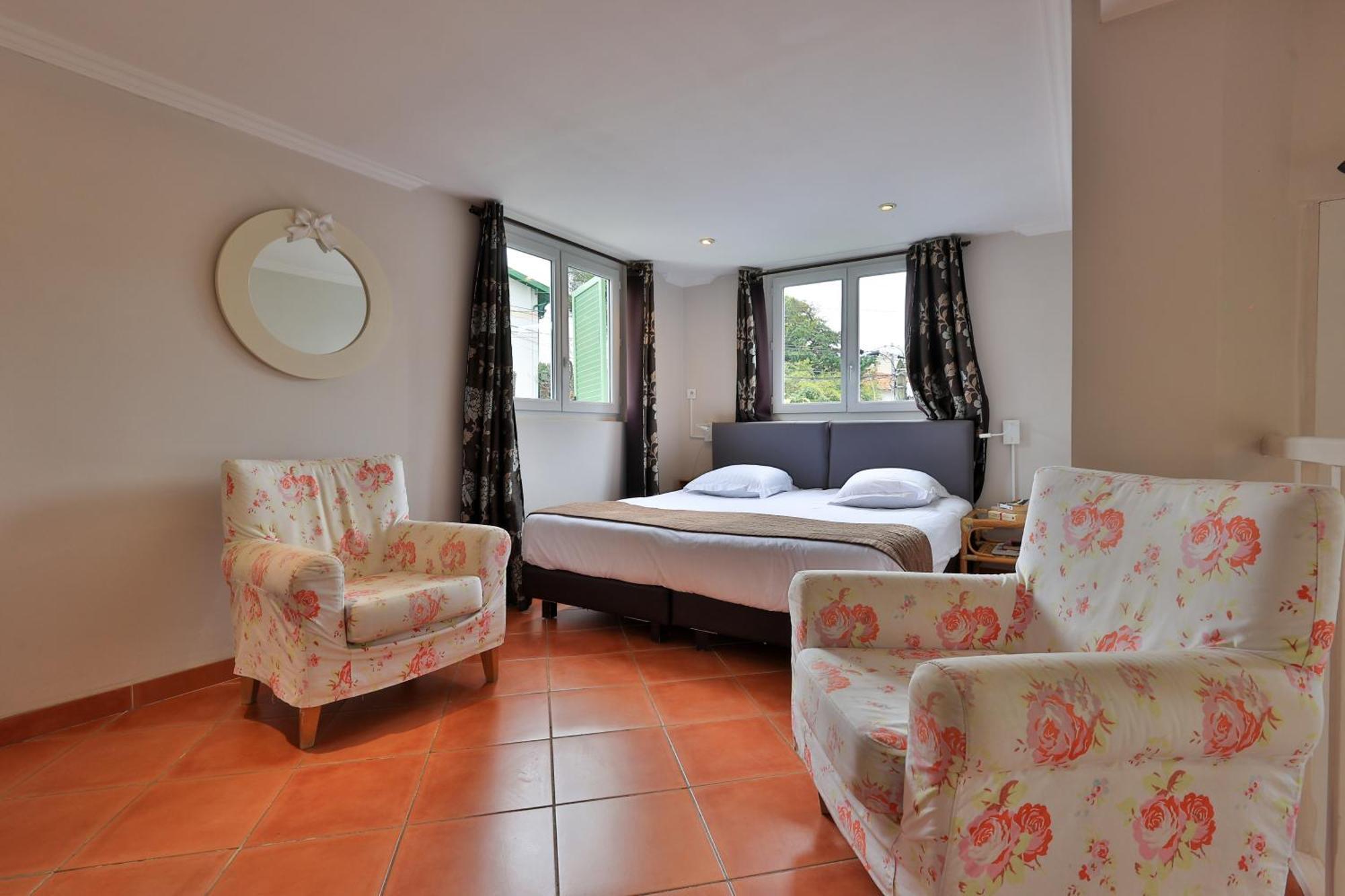 Emeraude Résidence Hotelière Juan-les-Pins Exterior foto