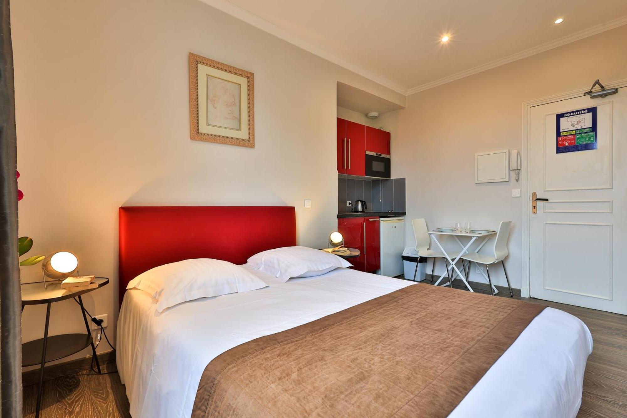 Emeraude Résidence Hotelière Juan-les-Pins Exterior foto