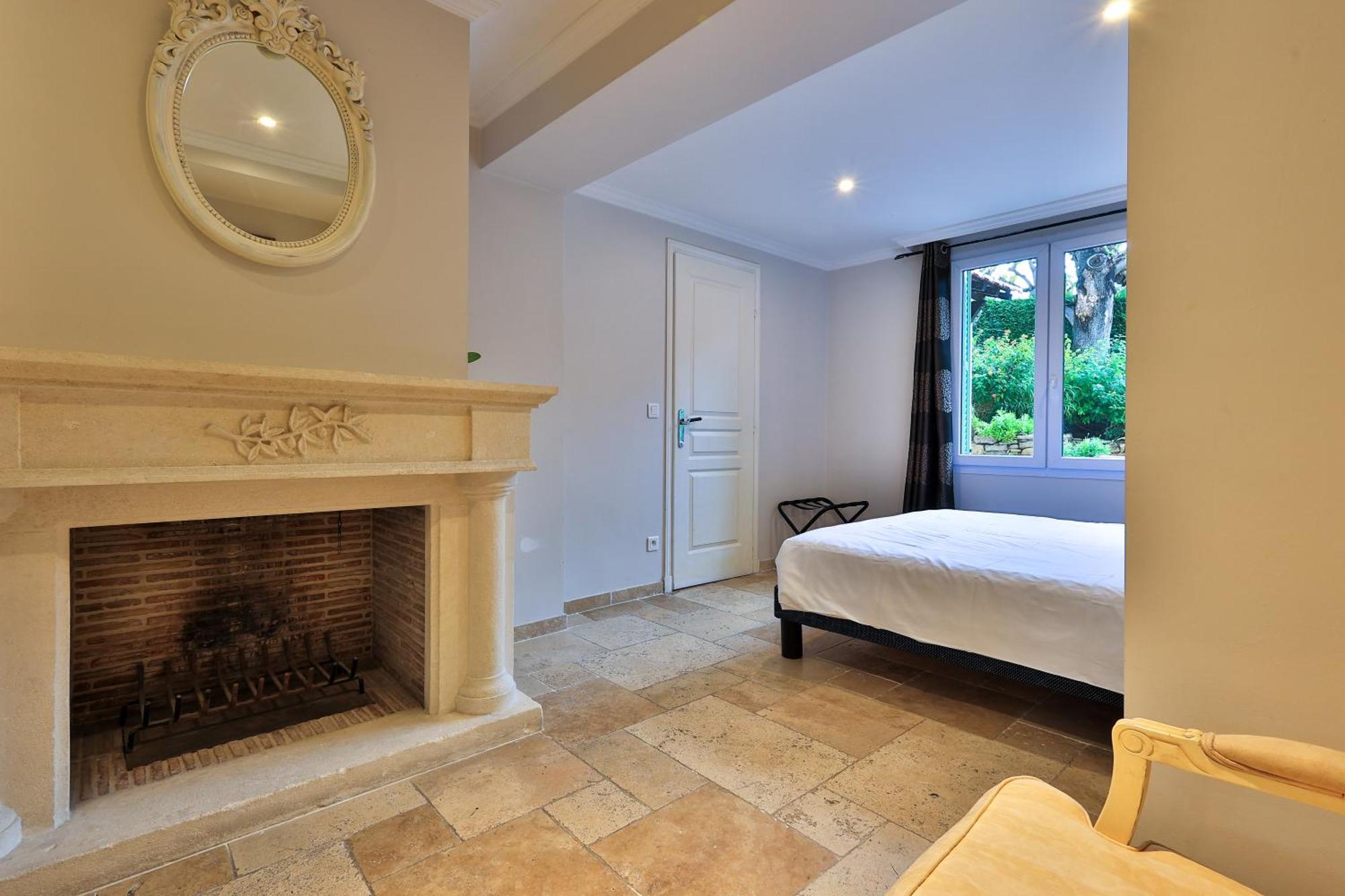 Emeraude Résidence Hotelière Juan-les-Pins Exterior foto