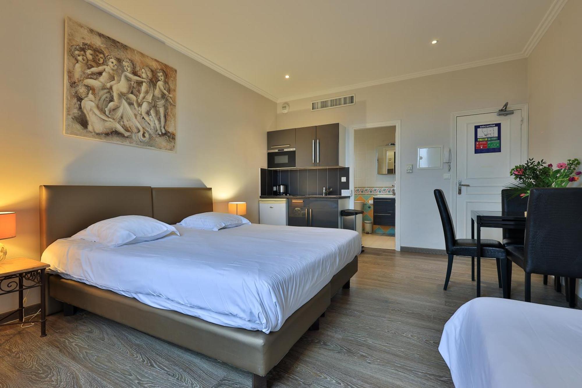 Emeraude Résidence Hotelière Juan-les-Pins Exterior foto