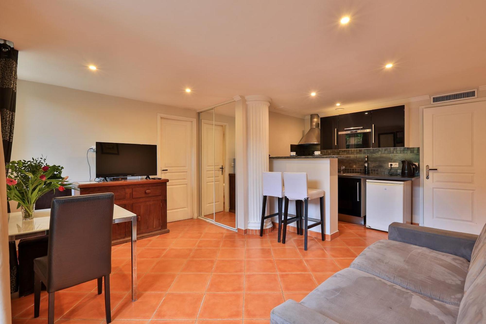 Emeraude Résidence Hotelière Juan-les-Pins Exterior foto