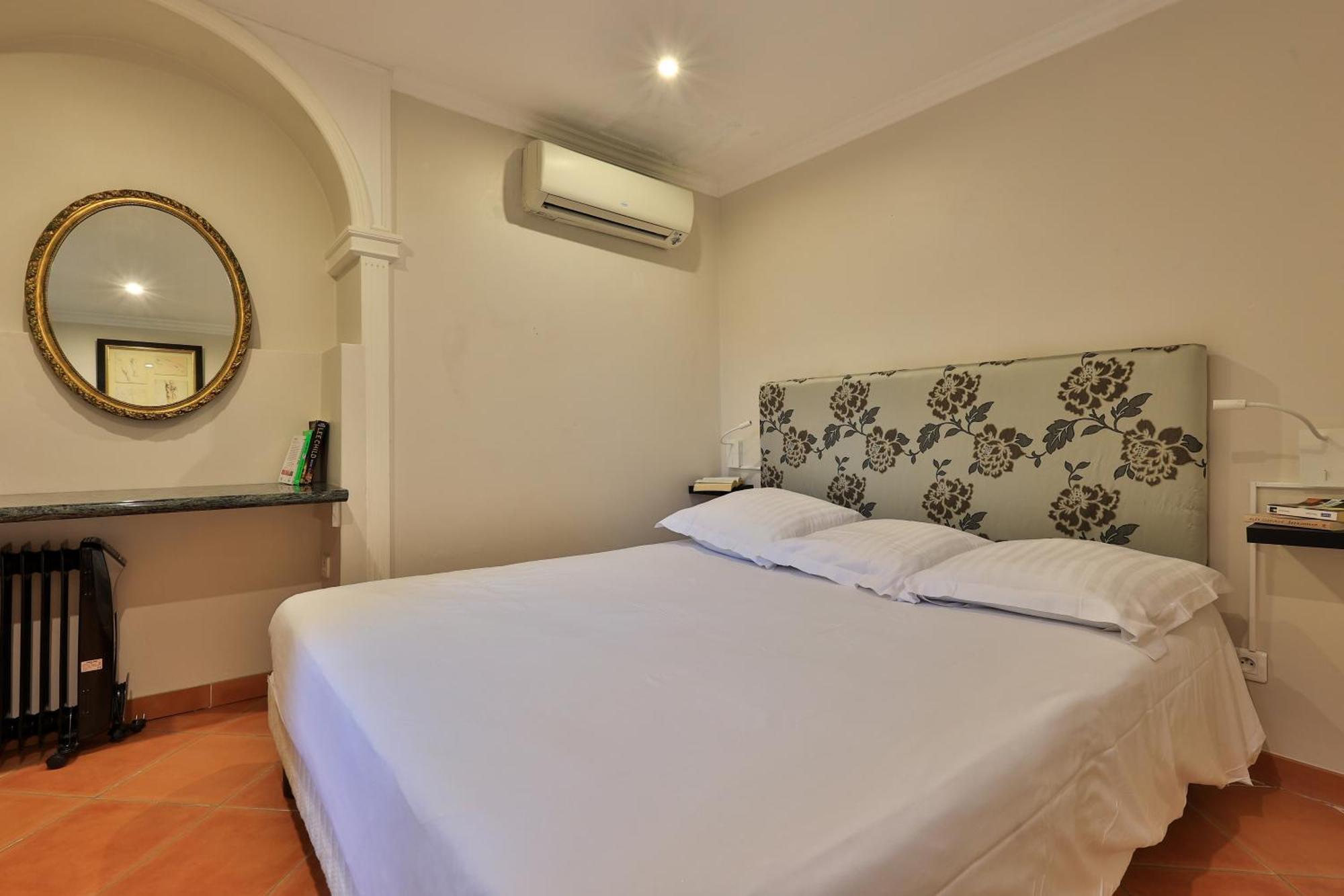 Emeraude Résidence Hotelière Juan-les-Pins Exterior foto