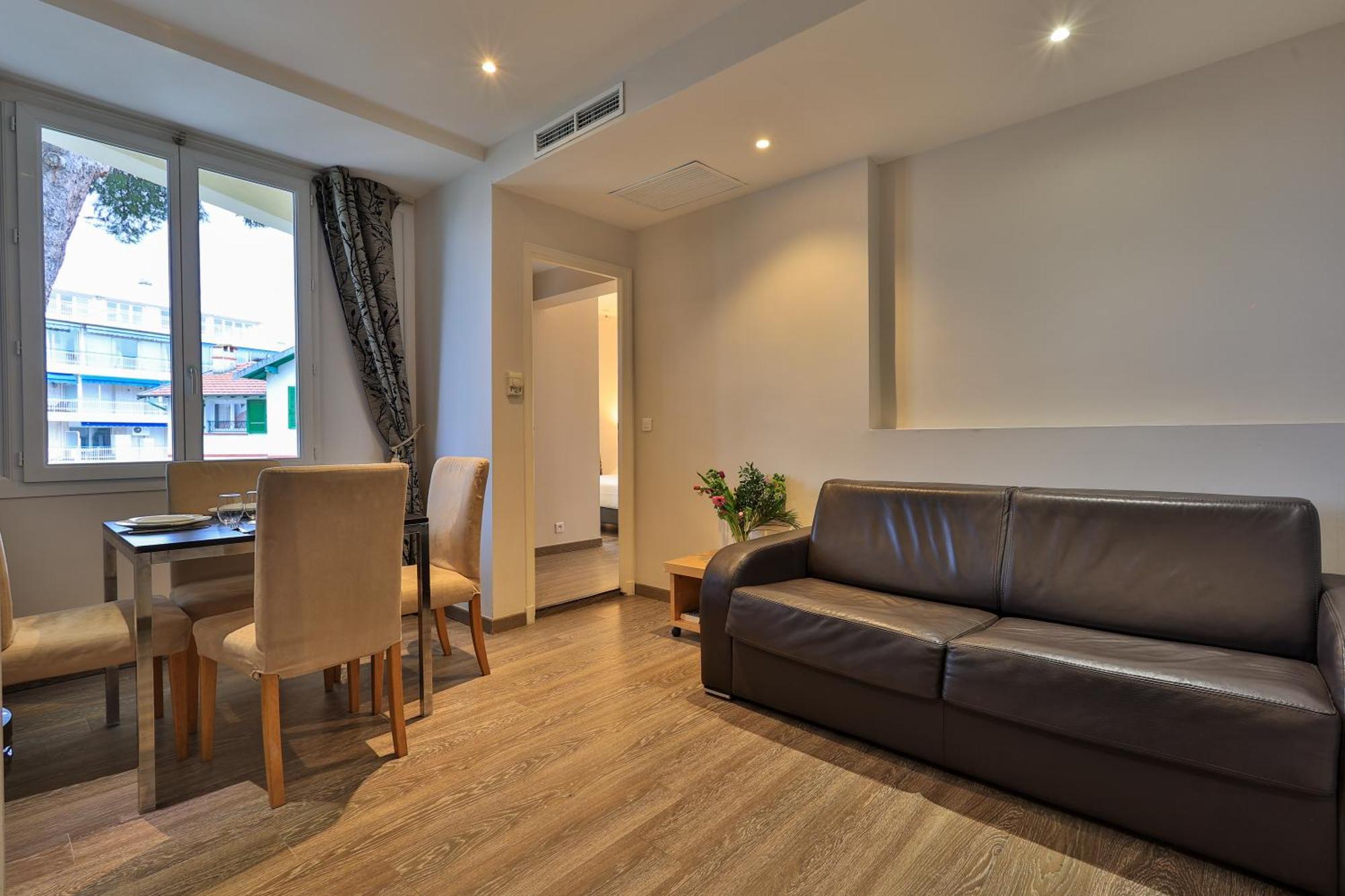 Emeraude Résidence Hotelière Juan-les-Pins Exterior foto
