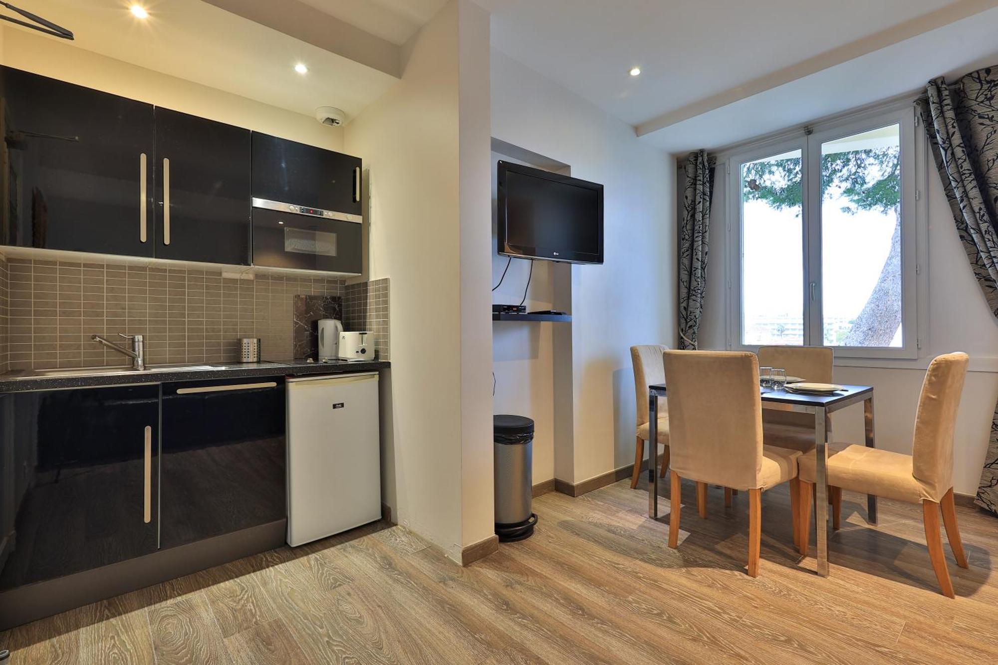 Emeraude Résidence Hotelière Juan-les-Pins Exterior foto