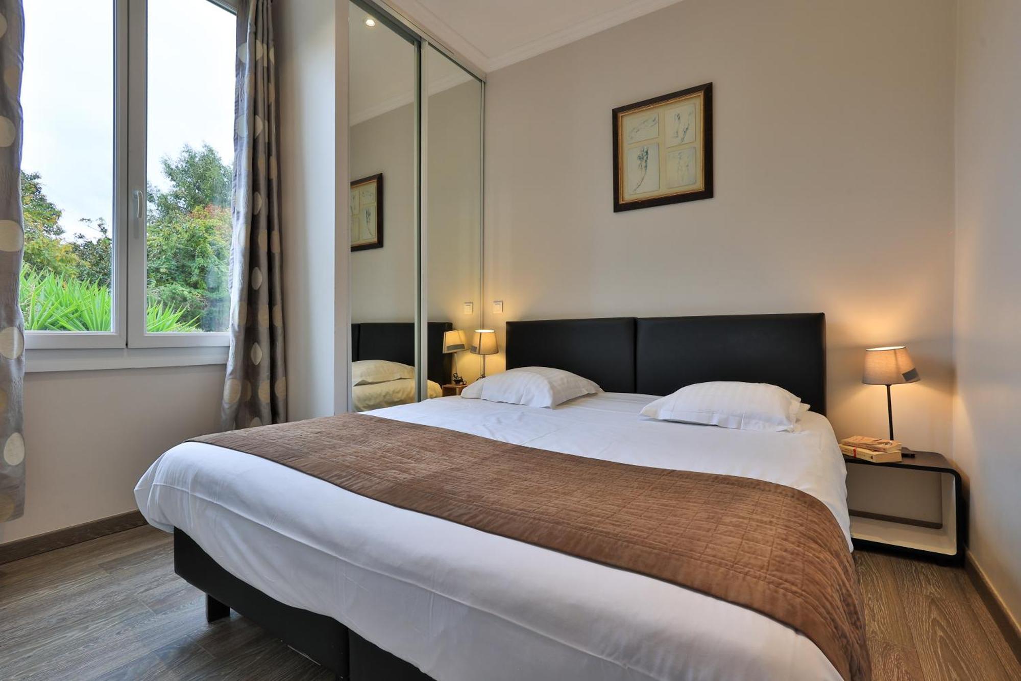Emeraude Résidence Hotelière Juan-les-Pins Exterior foto