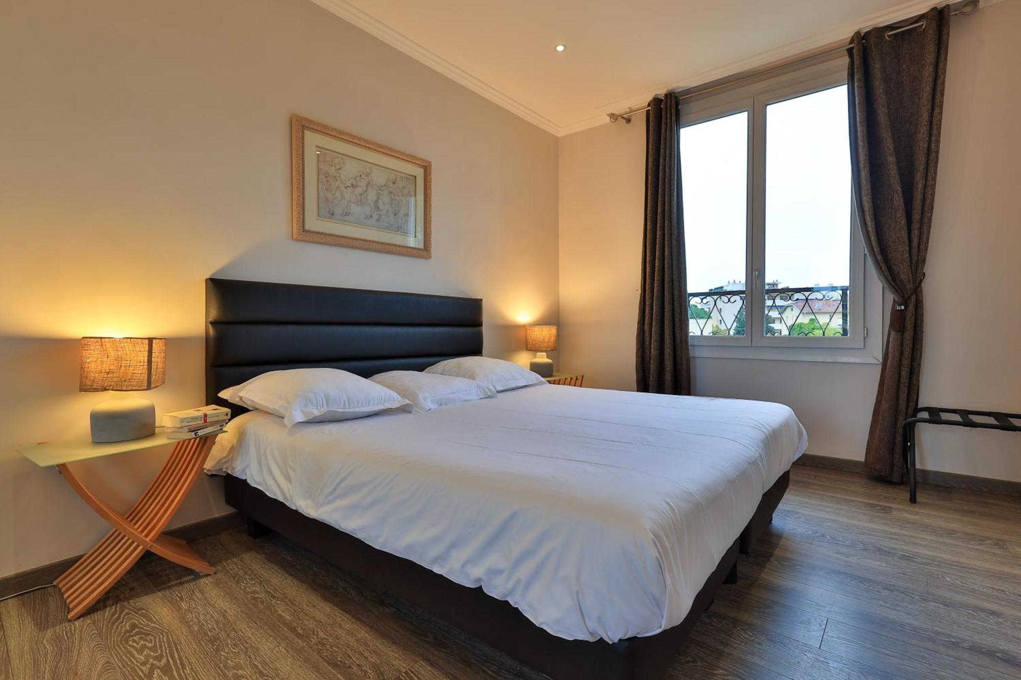Emeraude Résidence Hotelière Juan-les-Pins Exterior foto