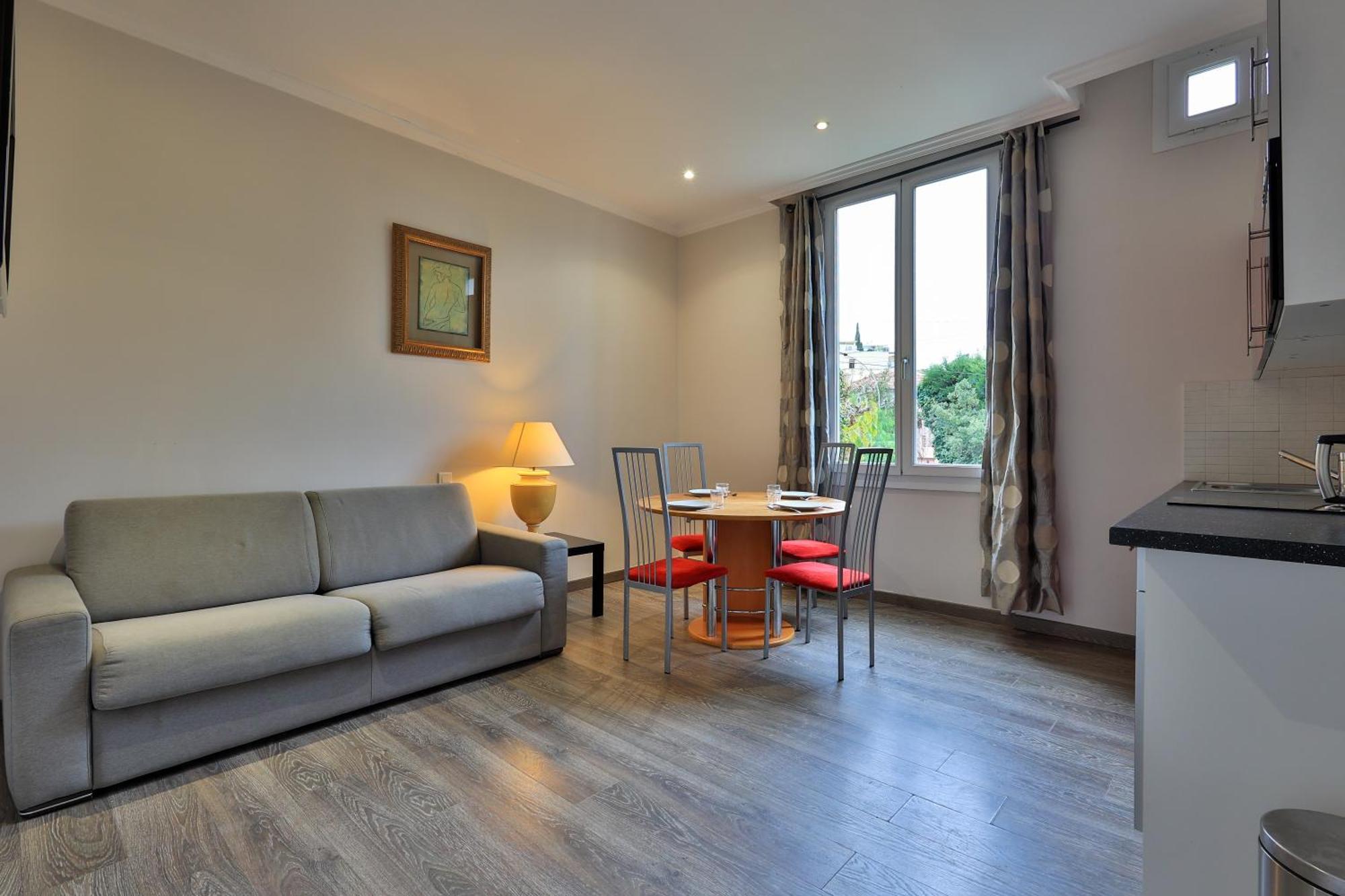 Emeraude Résidence Hotelière Juan-les-Pins Exterior foto